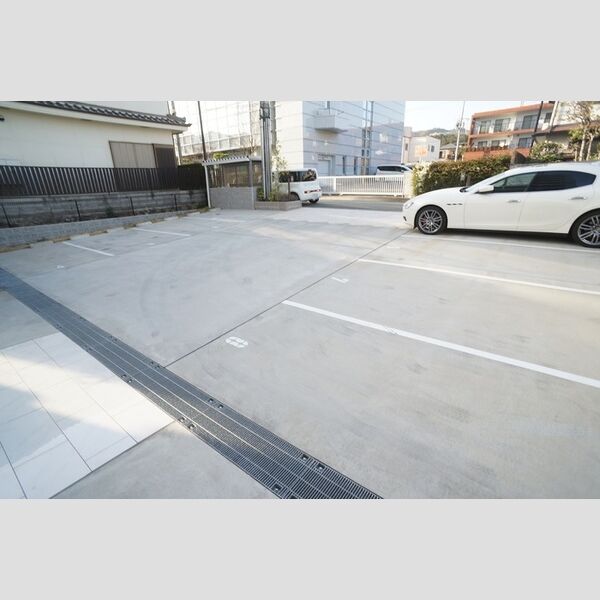 駐車場 (駐車場)