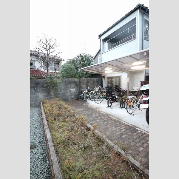 現地周辺 (駐輪場)