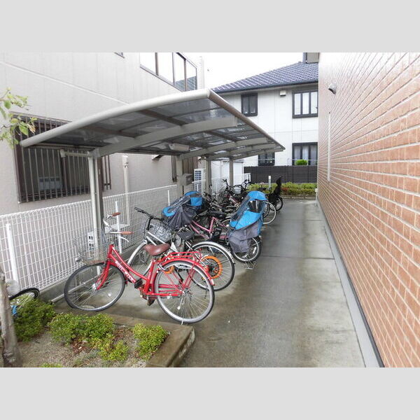 現地周辺 (駐輪場)