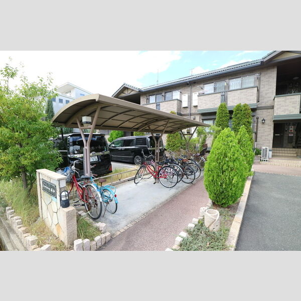 現地周辺 (駐輪場)