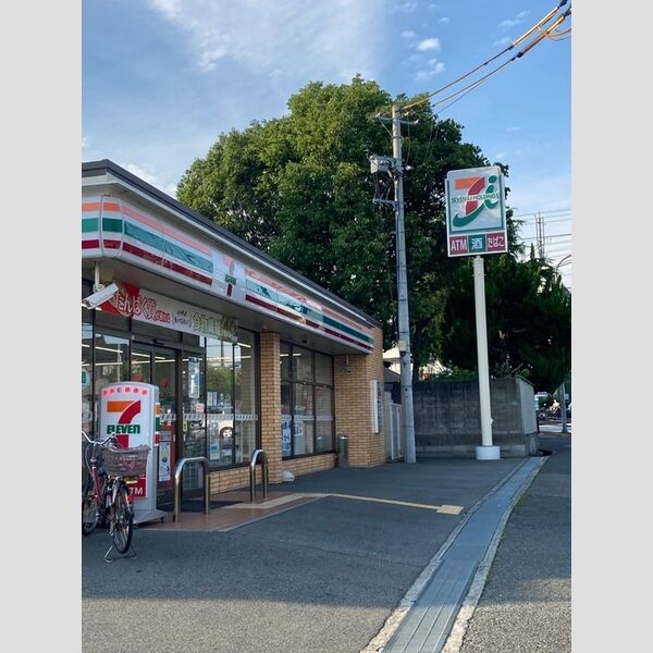 現地周辺 (セブンイレブン)
