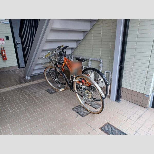 現地周辺 (駐輪場)