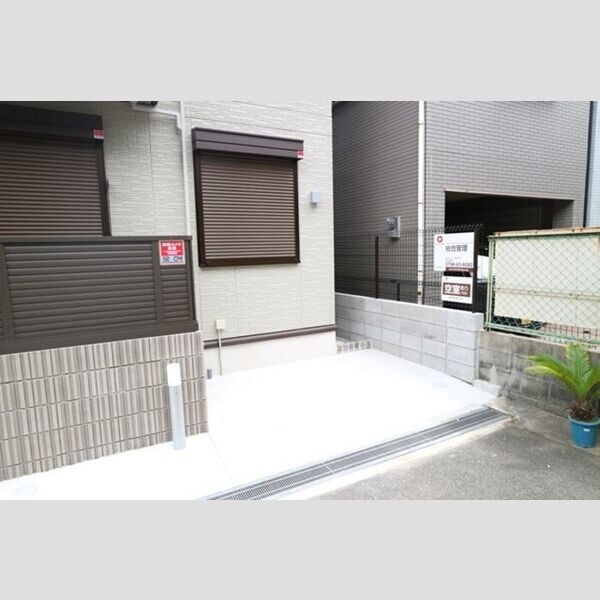 現地周辺 (アリビオ 駐輪場)