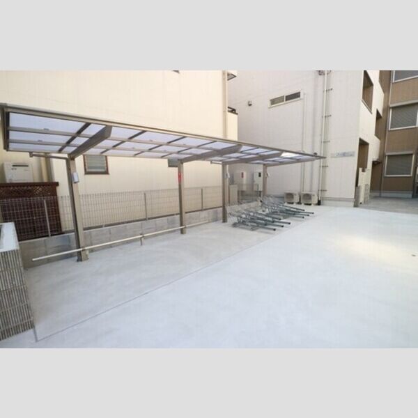 現地周辺 (駐輪場)