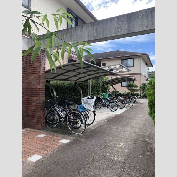 現地周辺 (駐輪場)