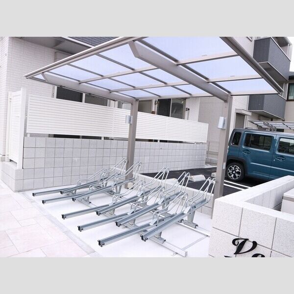 現地周辺 (駐輪場)