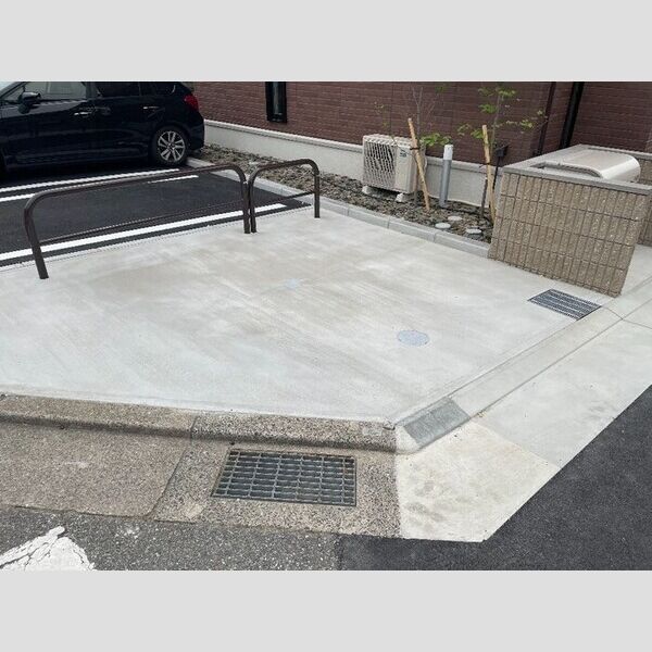 現地周辺 (駐輪場)