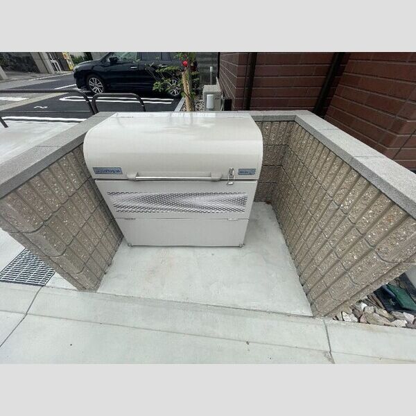 現地周辺 (ゴミストッカー)