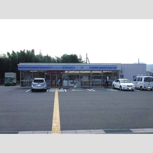 現地周辺 (ローソン篠山東岡屋店(1104m))