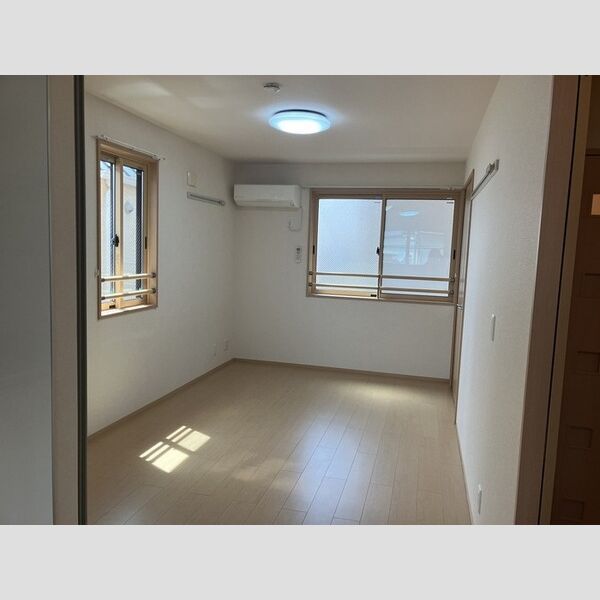 その他 (洋室(照明は残置物))