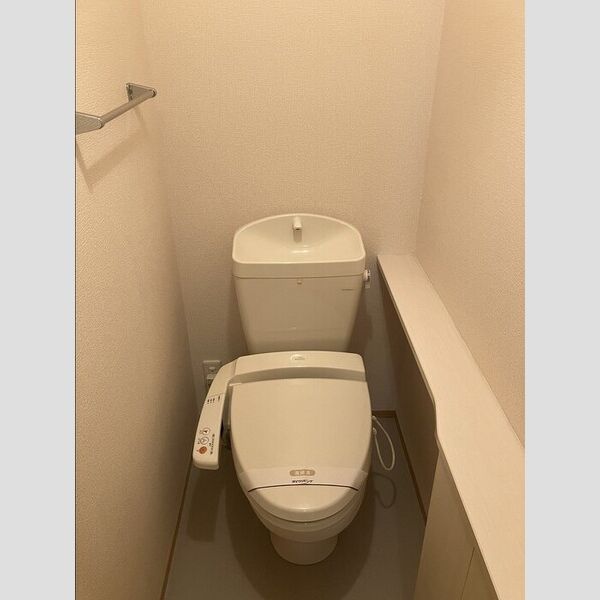 トイレ (トイレ)