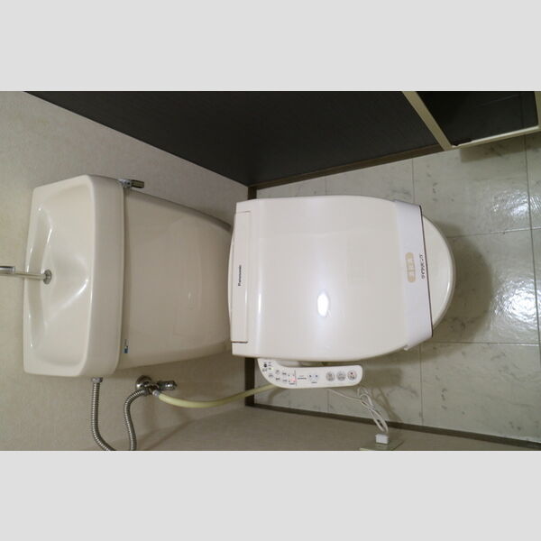 トイレ (トイレ)