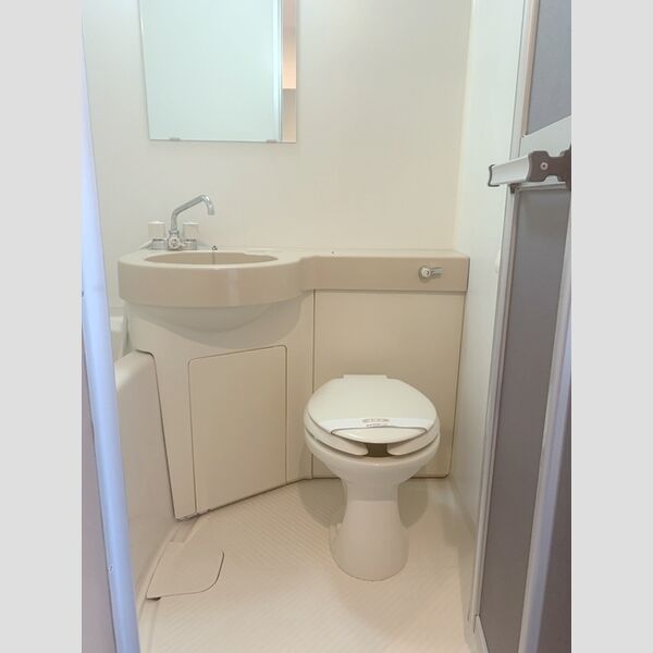 トイレ (トイレ)