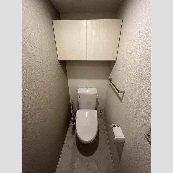 トイレ (トイレ)