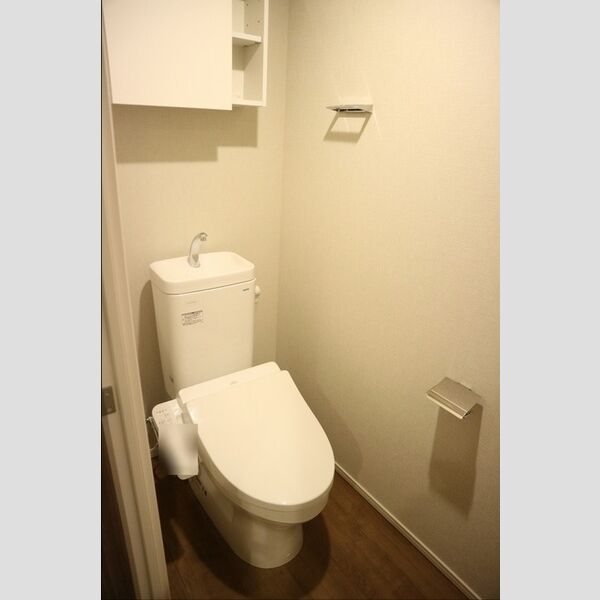 トイレ (トイレ)