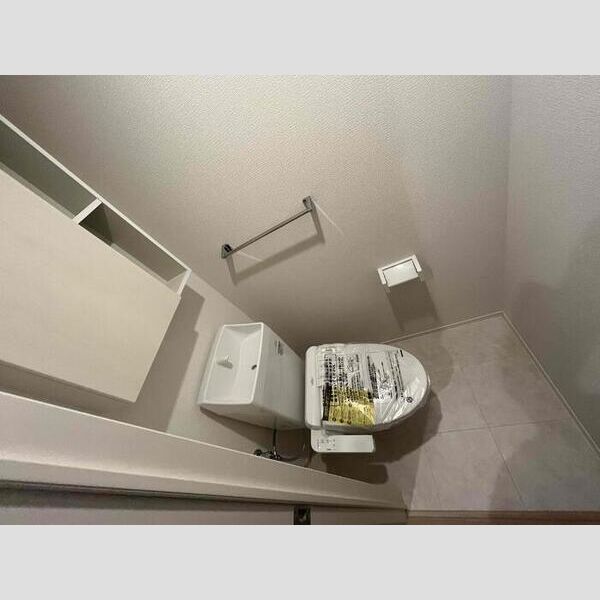 トイレ (トイレ)