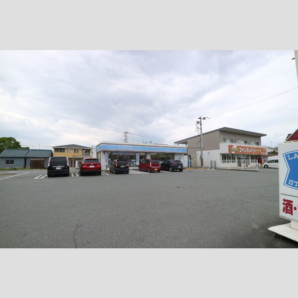 現地周辺 (ローソン真砂店(1200m))