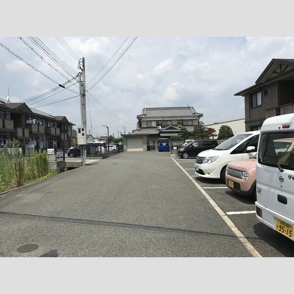 駐車場 (B棟　駐車場)