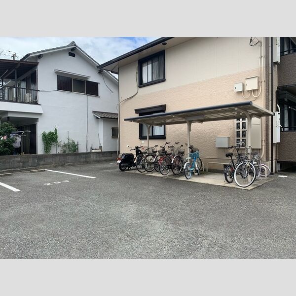 現地周辺 (駐輪場)