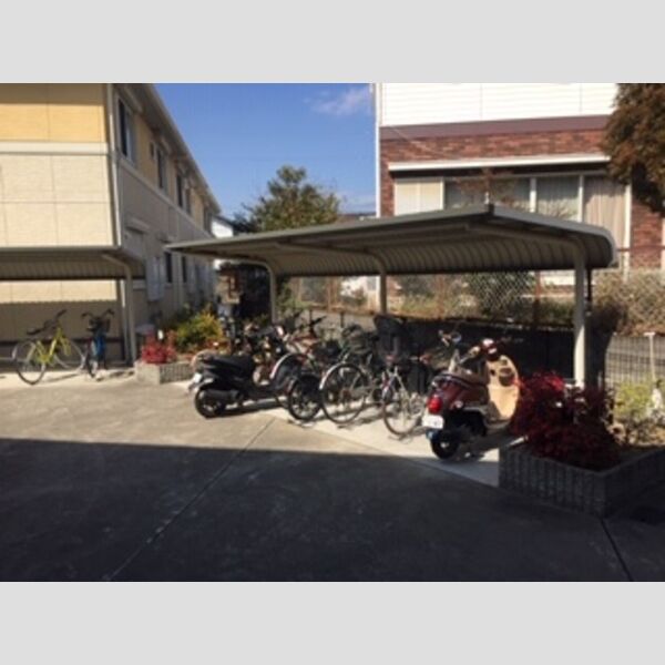 現地周辺 (駐輪場)