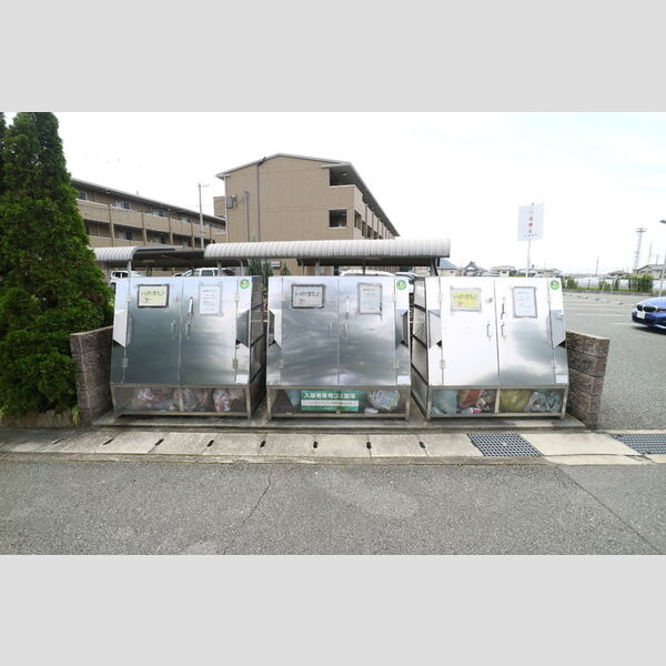 現地周辺 (ゴミ庫)