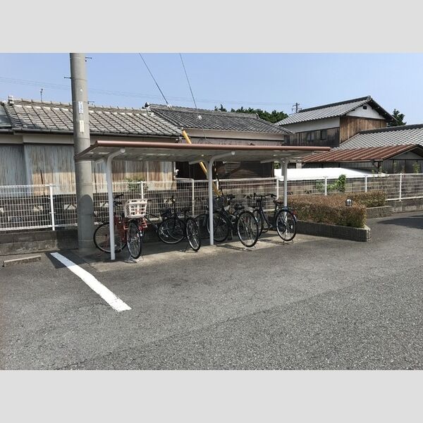 現地周辺 (A棟 駐輪場)