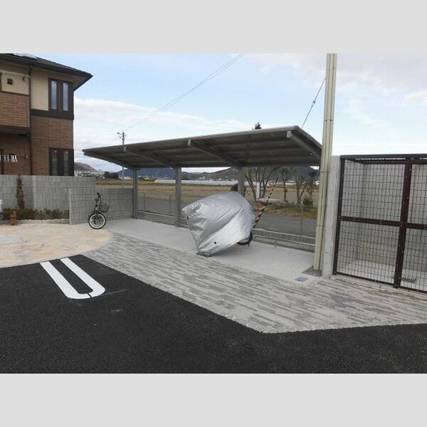 現地周辺 (駐輪場)