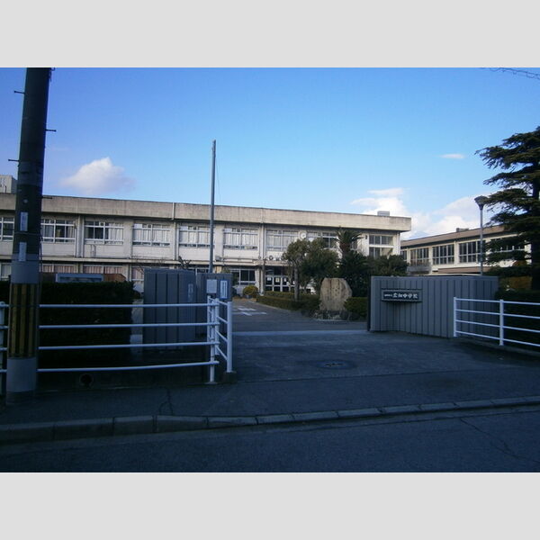 現地周辺 (姫路市立広畑中学校(746M))