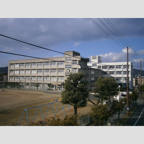 現地周辺 (姫路市立広畑小学校(708M))