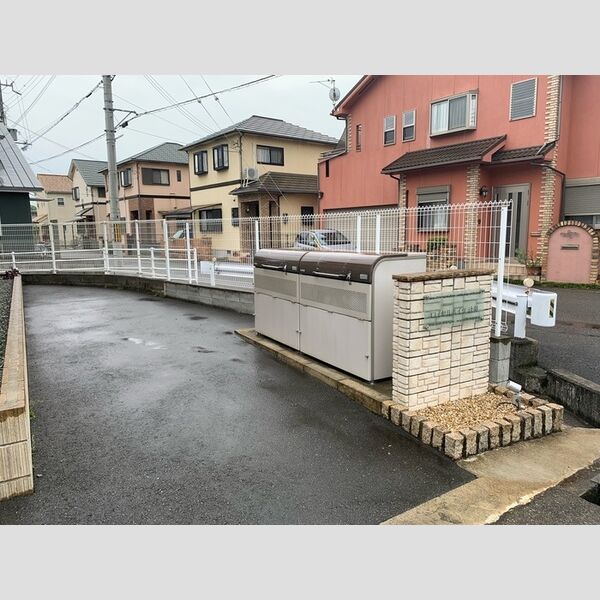 現地周辺 (ゴミ庫)