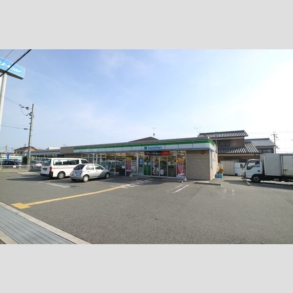 現地周辺 (ファミリーマート加古川稲屋店(157m))