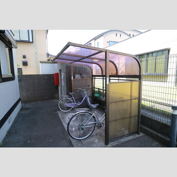 現地周辺 (駐輪場)