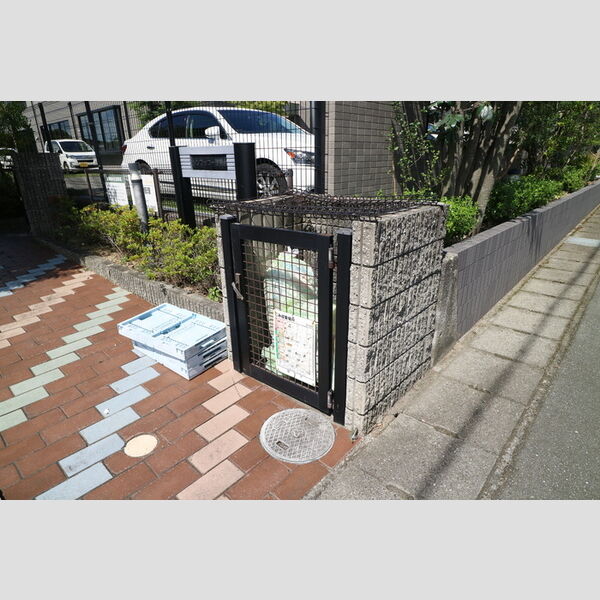 現地周辺 (ゴミステーション)