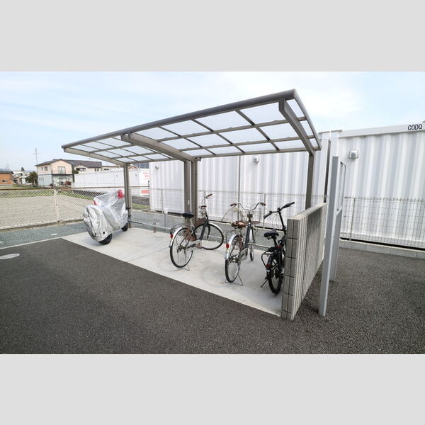 現地周辺 (駐輪場)