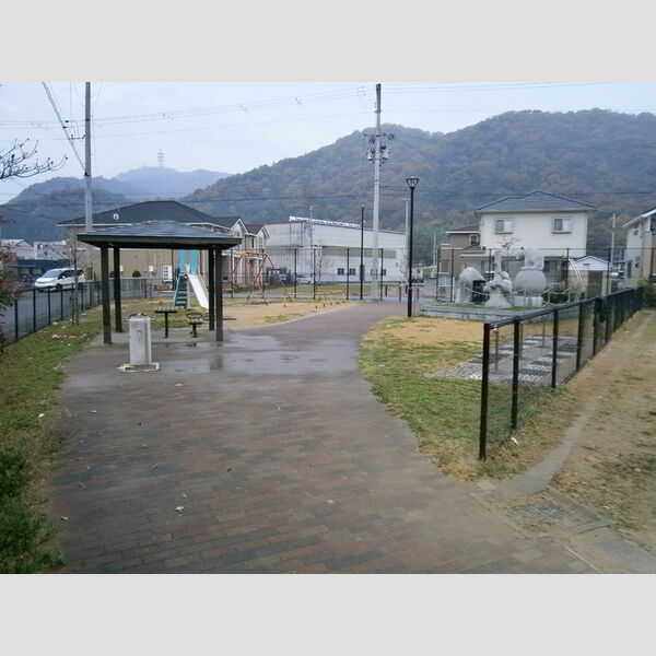 現地周辺 (児童公園)