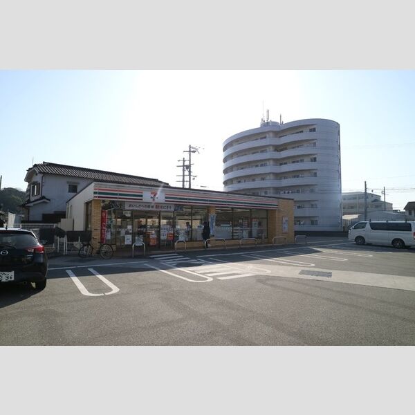現地周辺 (セブンイレブン姫路八代本町2丁目店(554m))