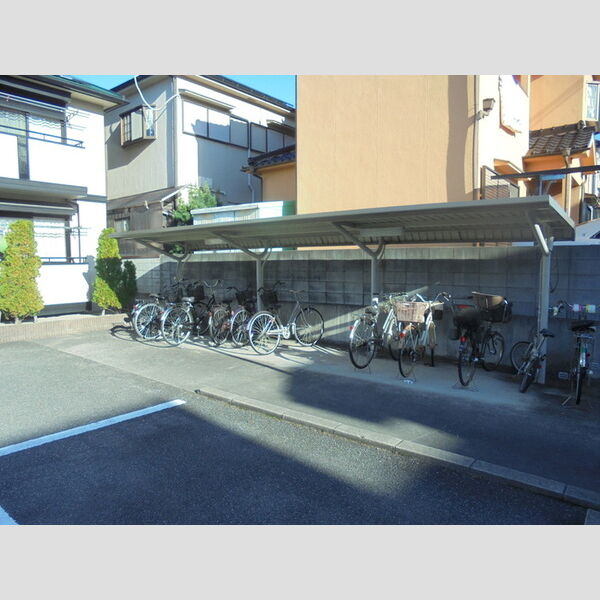 現地周辺 (駐輪場)