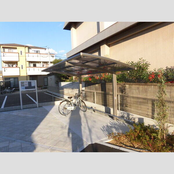 現地周辺 (駐輪場)