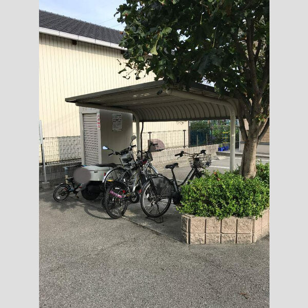 現地周辺 (ヴァルト 駐輪場)