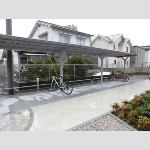 現地周辺 (駐輪場)