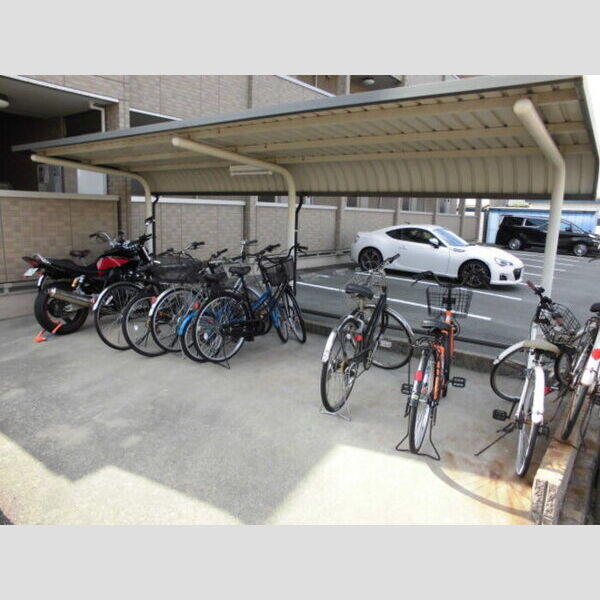 現地周辺 (駐輪場)