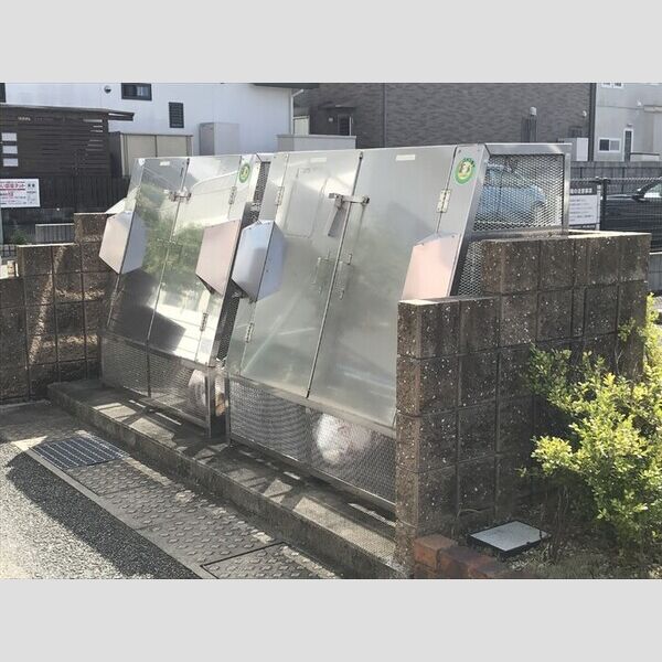 現地周辺 (ゴミ置場)