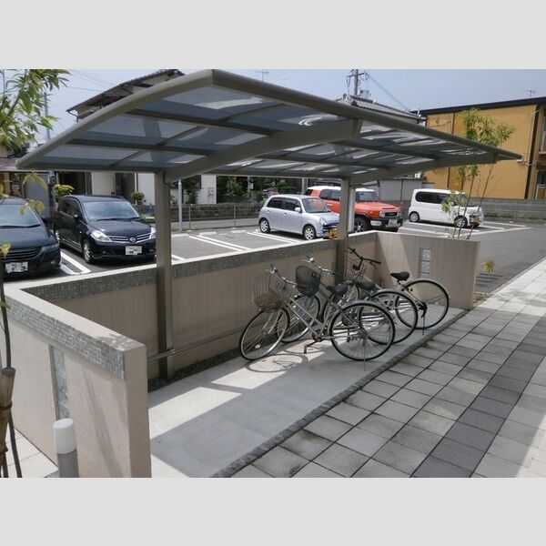 現地周辺 (駐輪場)