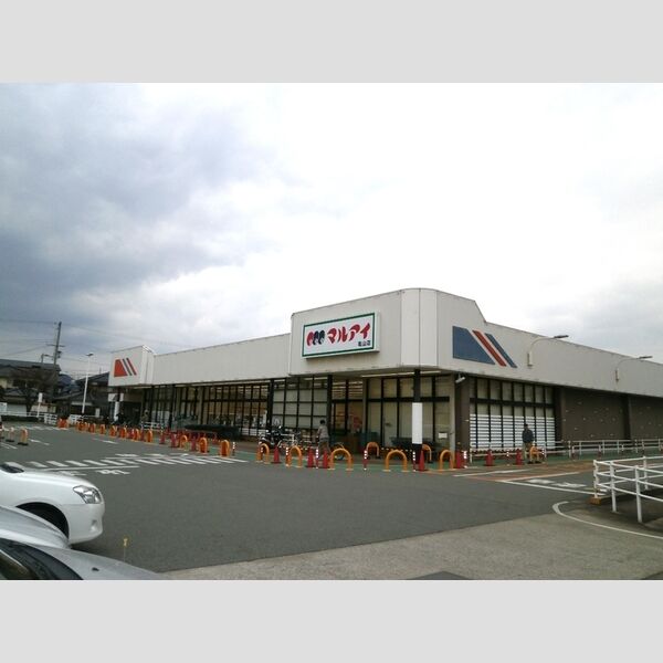 現地周辺 (マルアイ亀山店(1075m))
