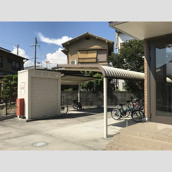 現地周辺 (駐輪場)