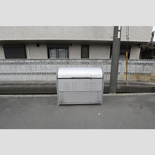 現地周辺 (ゴミ置き場)