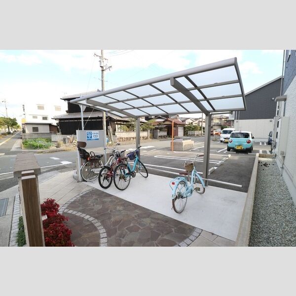 現地周辺 (駐輪場)