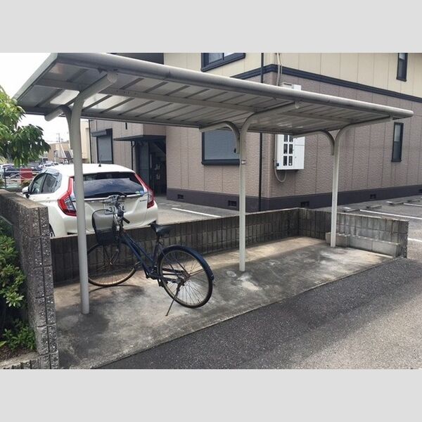 現地周辺 (駐輪場)