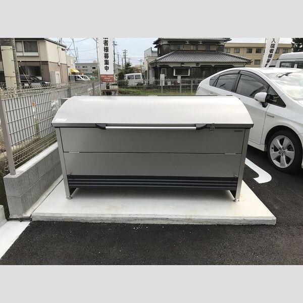 現地周辺 (ゴミ庫)