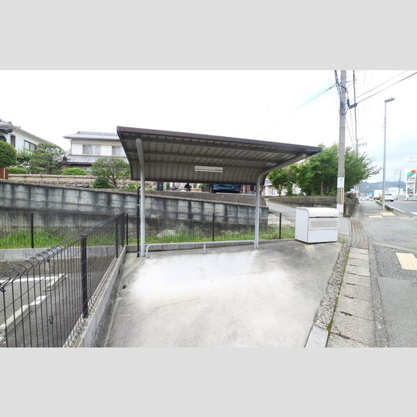 現地周辺 (駐輪場)